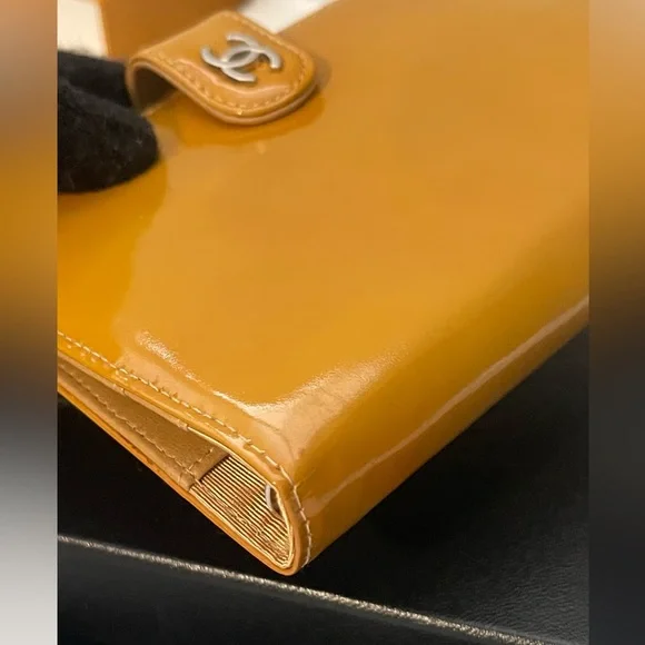 Chanel Agenda case/cover Patent Vernis leatherComplete Inclusion